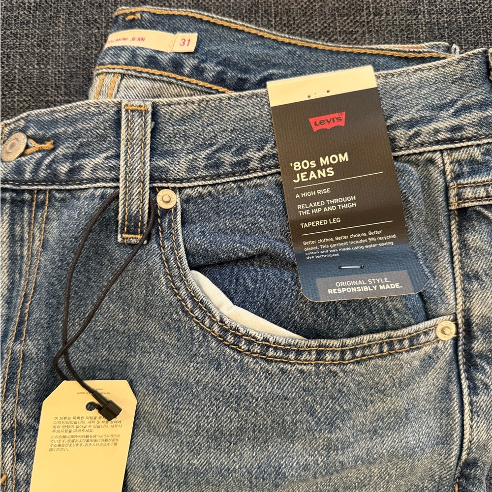 Levi’s mom jeans - Picture 2 of 5